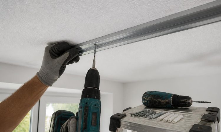 découvrez nos astuces pratiques pour fixer facilement un rail sur un plafond en polystyrène et réussir vos travaux d'installation en toute sécurité.